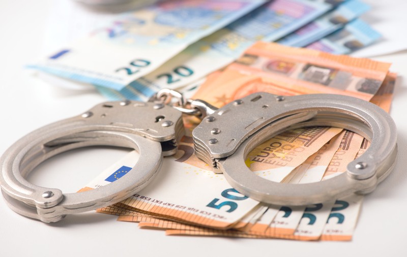 O uriaşă reţea de infractori români, care a furat peste 20 de milioane de euro, destructurată în Irlanda