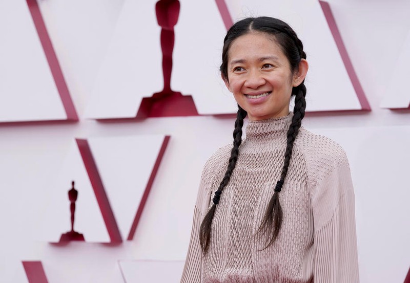 Chloe Zhao, pe covoruș roșu al premiilor Oscar