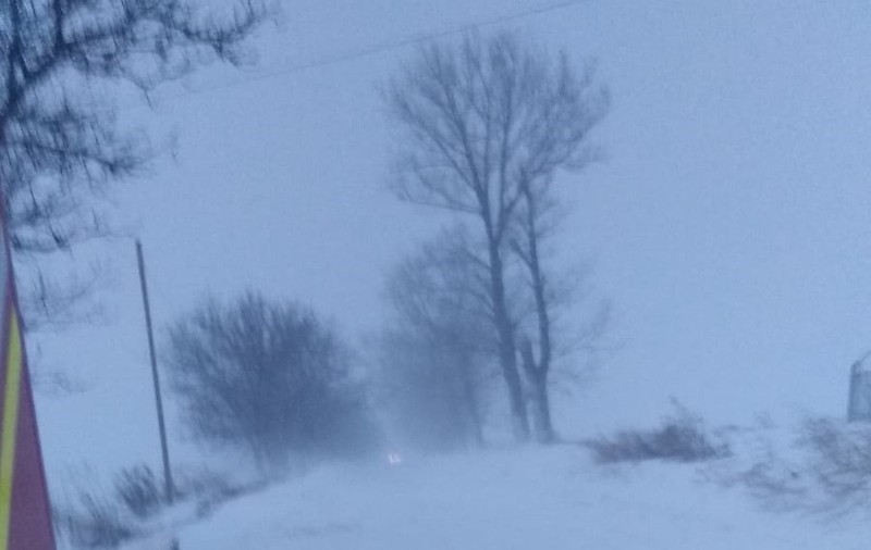 2.200 de locuitori din 13 localităţi, fără curent electric din cauza căderilor de zăpadă