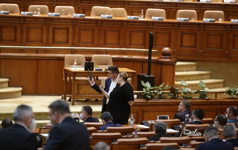 Noul regulament din Camera Deputaților: fără gesturi agresive, fără bannere și live doar în anumite condiții