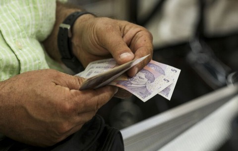 Pensionarii cu venituri sub 1.281 lei primesc diferența de la stat în 2026. Cum se calculează indemnizația socială