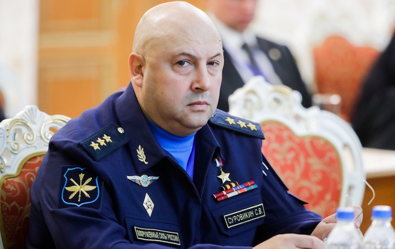 Generalul rus Surovikin recunoaște că situația e „tensionată” pentru trupele sale. Ce obiectiv a anunțat