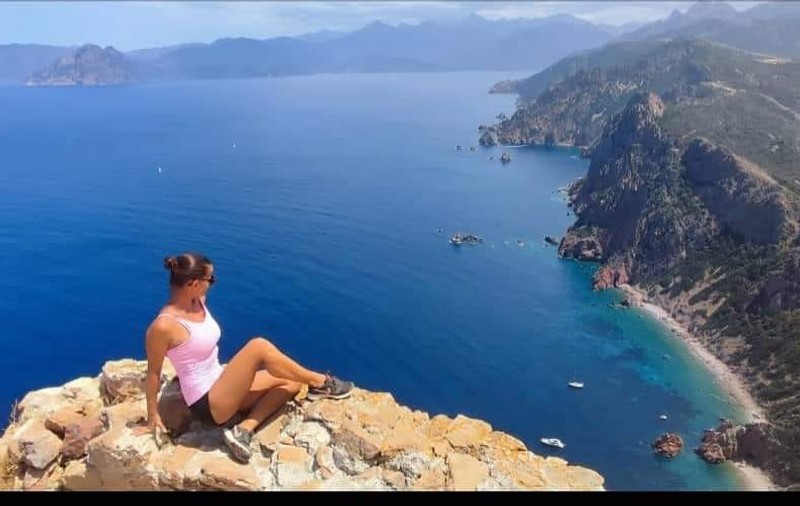 O antrenoare de fitness celebră din Ungaria a murit, după ce a căzut în timp ce încerca să-și facă un selfie în Munții Iordaniei