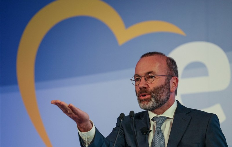 Liderul PPE îi ia apărarea lui Nehammer: „Situaţia pentru Austria din cauza afluxului necontrolat de imigranţi este inacceptabilă”