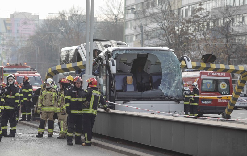 Trei turiști greci, internați în continuare, în urma accidentului de la intrarea în Pasajul Unirii. Care este starea lor