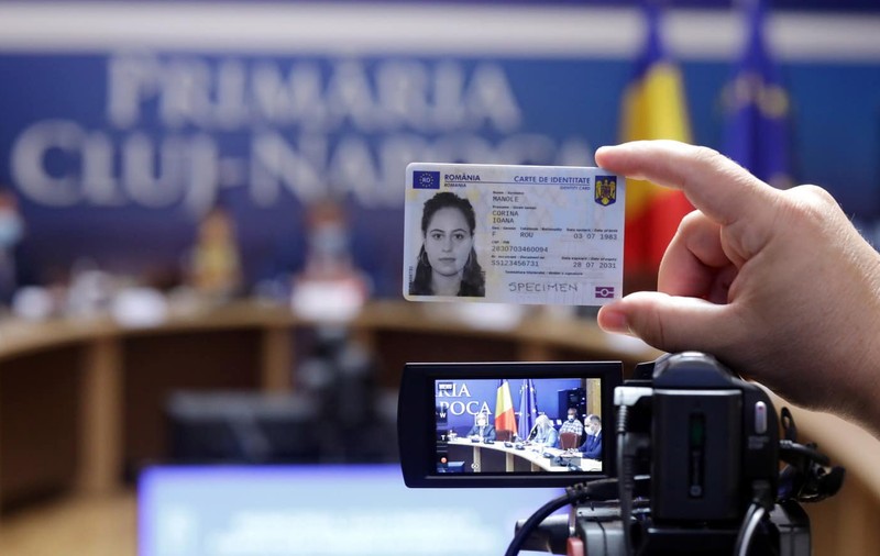 Buletinul electronic a fost lansat astăzi la Cluj. Cum arată noile cărți de identitate