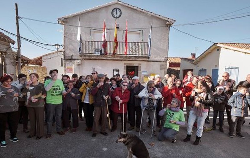 Motivul incredibil pentru care un sat din Spania sărbătorește Revelionul la prânz