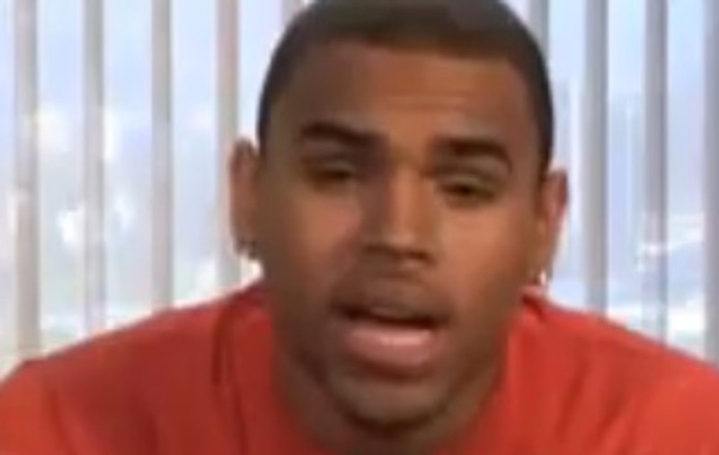 Chris Brown i-a cerut public iertare Rihannei / Video