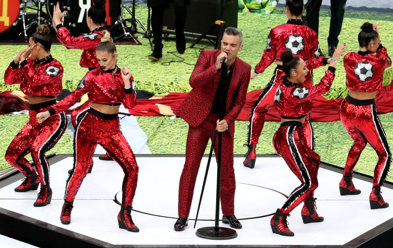 Cupa Mondială 2018 din Rusia, la debut. Robbie Williams a fost vedeta ceremoniei de deschidere. Britanicul a arătat degetul mijlociu! | FOTO și VIDEO
