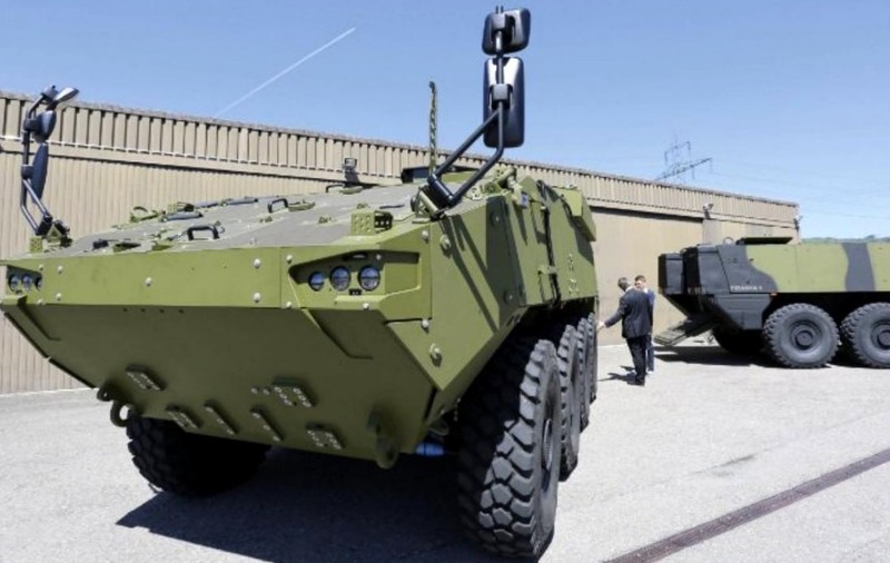 Armata cere producătorului american penalități de 8,5 milioane de euro pentru nelivrarea transportoarelor Piranha V. Termenul a fost depășit cu 8 luni