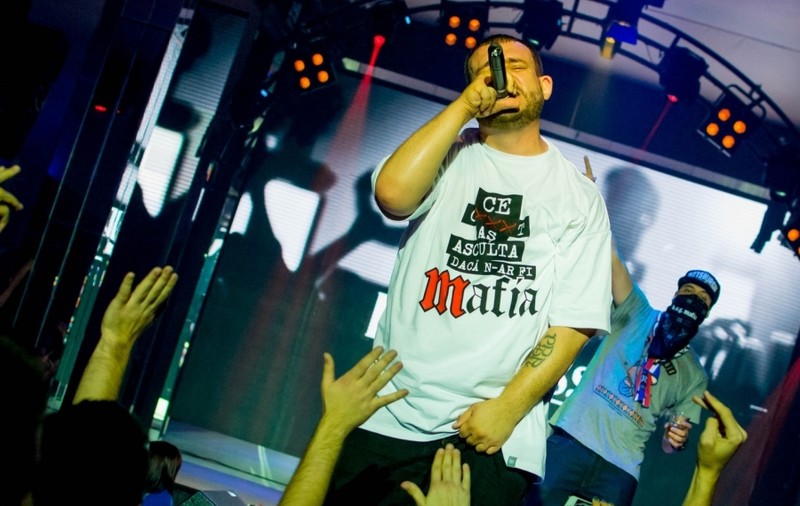 Fanii trupei B.U.G. Mafia s-au călcat în picioare pentru a intra la concert | FOTO