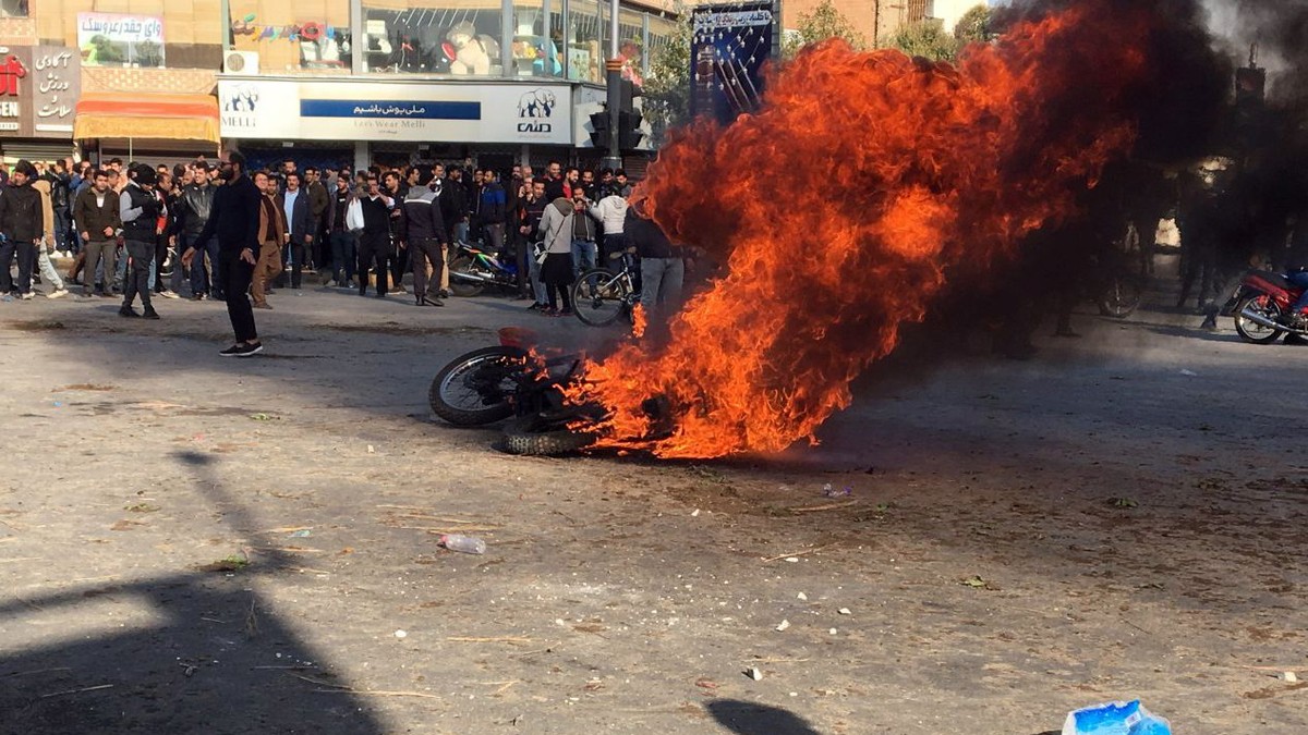 Proteste violente în Iran