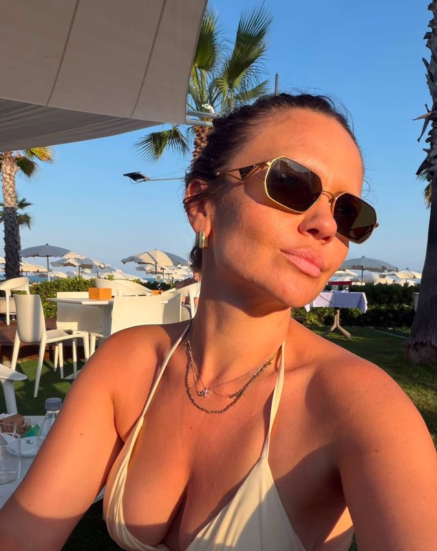 Cristina Șișcanu, prădată de hoți în vacanța din Italia. Ce i-au furat când era în mare: „Nu îi găsesc nicăieri. Cineva i-a luat”