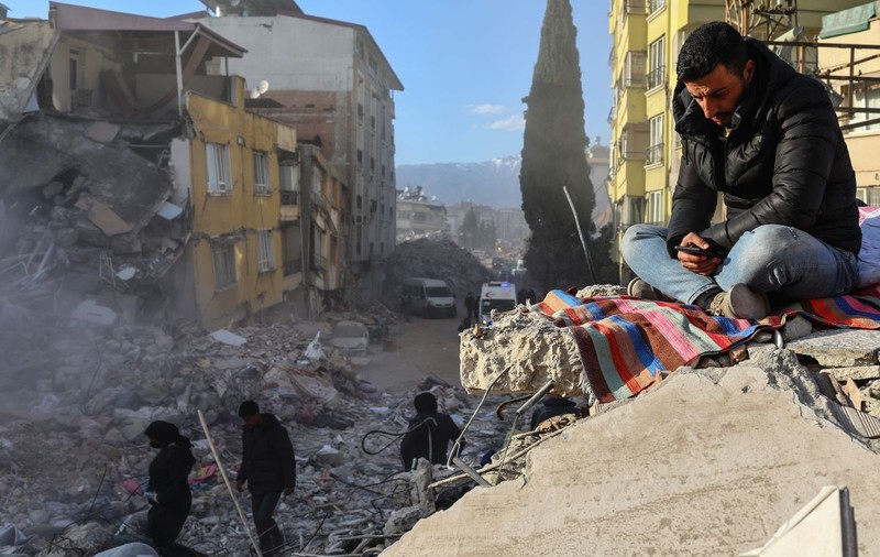 Bilanțul deceselor după cutremurele din Turcia și Siria se apropie de 42.000. O tânără a fost salvată din ruine după 248 de ore