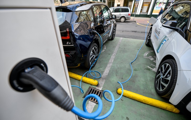 Mașinile electrice vor ajunge în curând la prețul celor tradiționale. Când se va întâmpla acest lucru