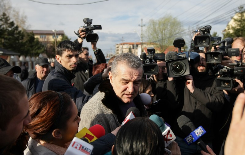 Alte necazuri pentru Becali. Un apropiat de-al său, "călcat" de procurori!