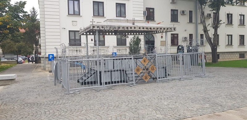 Baldachinul neîmpodobit