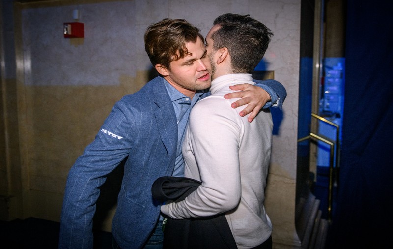 Final neașteptat. Magnus Carlsen și Ian Nepomniachtchi împart titlul mondial la șah