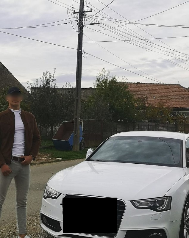 Traian, un șofer de 19 ani, a murit pe loc, aruncat pe șosea dintr-un BMW rupt în două de un stâlp, lângă Orăștie