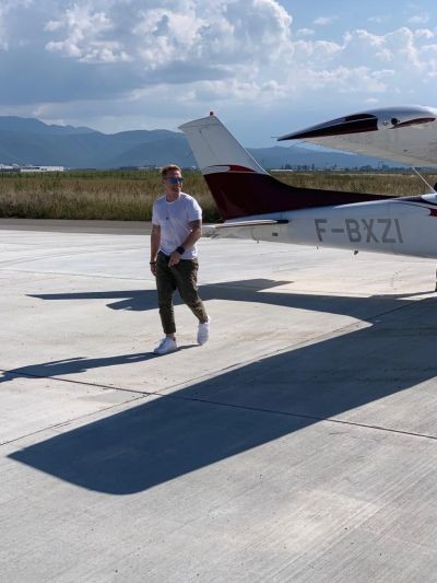 Ronan Keating va decola, mâine, tot de pe pe pista Aeroportului Brașov-Ghimbav spre București