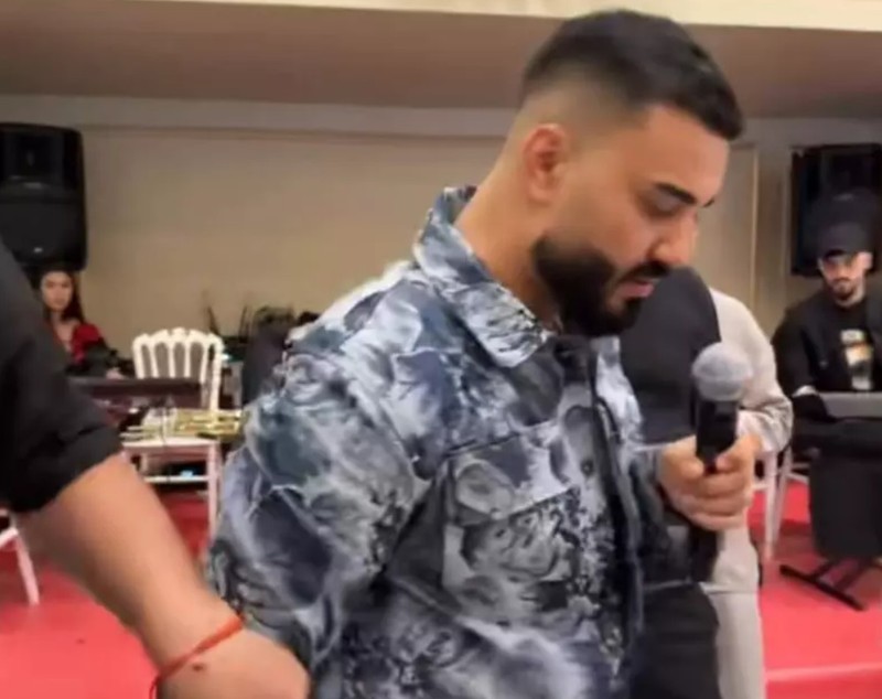 Momentul când Jador a fost îmbrâncit de un agent de pază la un concert din Paris. Explicația manelistului după incident: „Voiam să fac un moment”