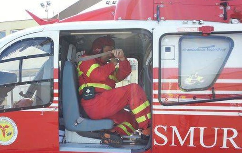 Accident grav la Mioveni. Cod roșu de intervenție. Unul dintre tinerii răniți, transportat la București cu un elicopter SMURD