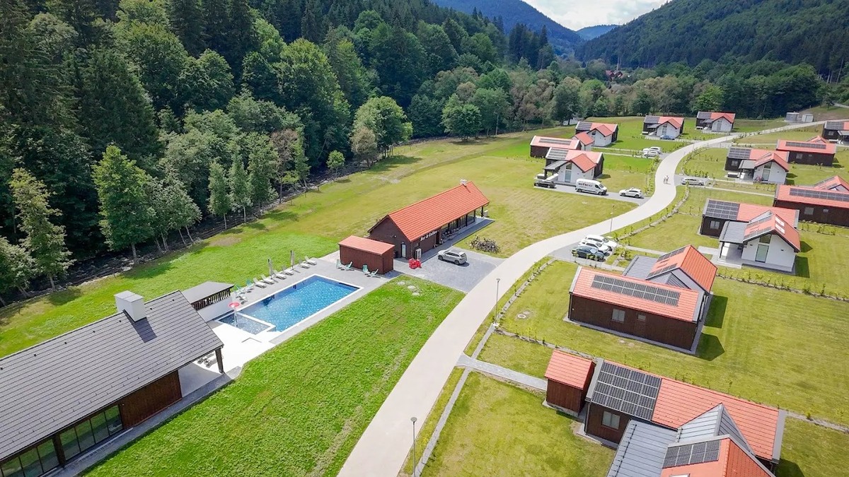 Eskaperdo Resort de lângă satul Vărșag, din județul Harghita