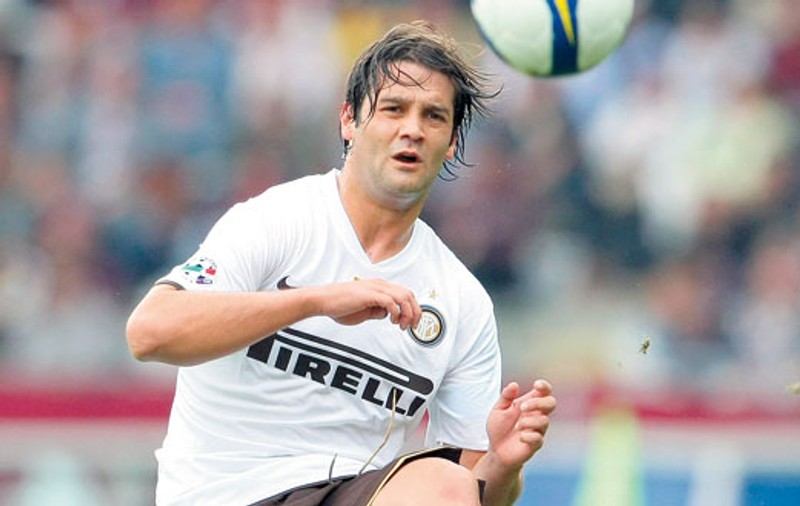 Pe Chivu l-au ţinut genunchii