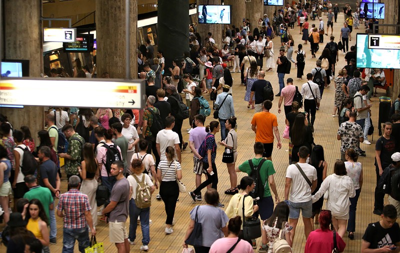 Circulație îngreunată pe Magistrala 4 de metrou, după ce un tren s-a defectat lângă stația Gara de Nord