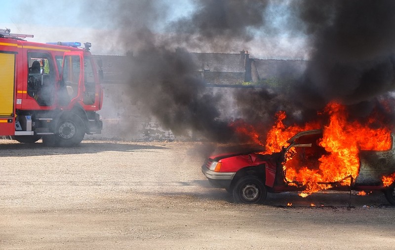 Atletul-piroman din Franța a fost prins după ce a dat foc la  900 de mașini