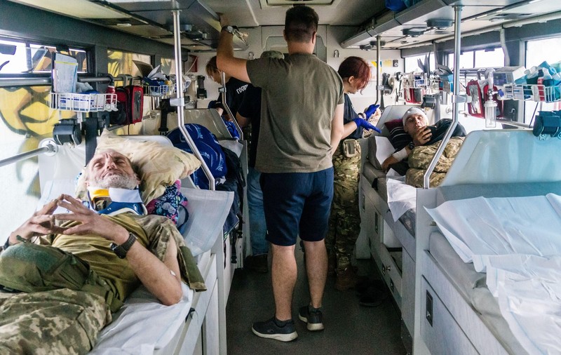 Pe frontul din Ucraina a izbucnit o infecție mortală - gangrena gazoasă, o boală din perioada Primului Război Mondial