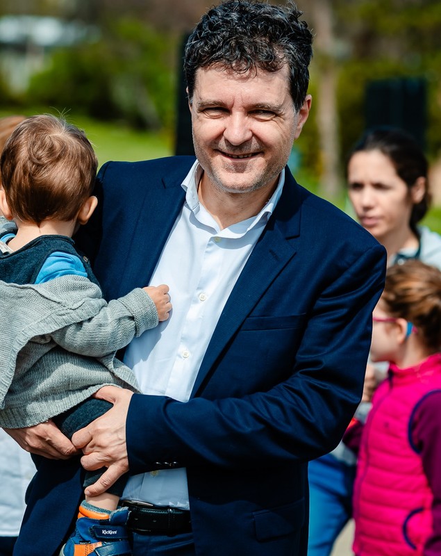 Promisiunea pe care Nicușor Dan le-ar fi făcut-o celor doi copii ai lui, dacă ajunge președintele României. Ce-și doresc micuții
