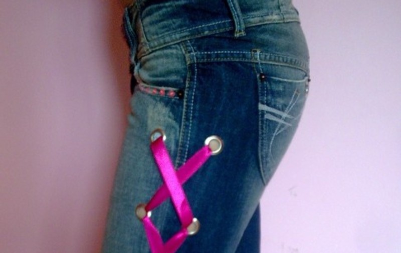 De ce sunt periculoşi jeanşii skinny