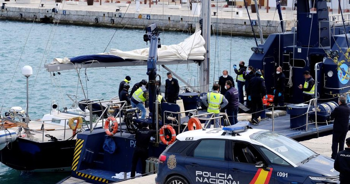 Un bărbat a murit, după ce barca în care se afla a fost lovită de un feribot, la intrarea în portul Ibiza