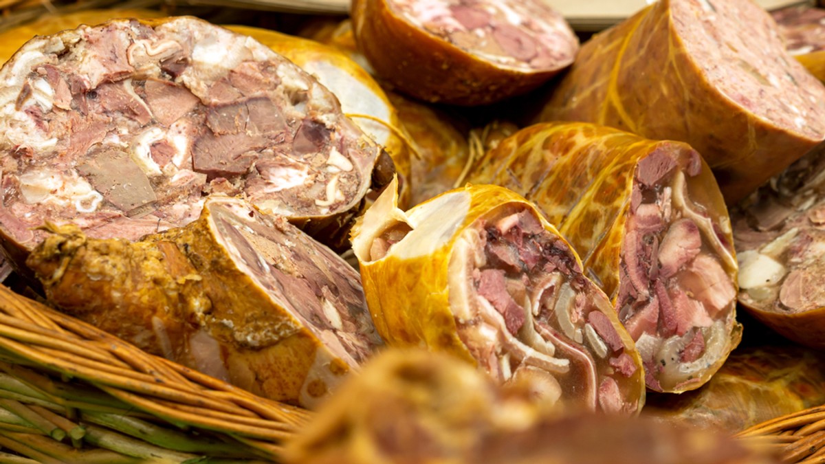 Tobă de casă - rețeta tradițională din carne de porc și carne de pui