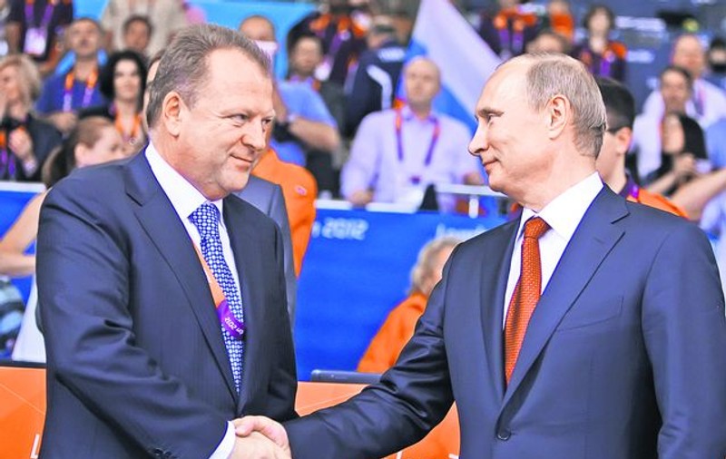 Întâlnire de gradul zero / Românul Marius Vizer, şeful Federaţiei Internaţionale de Judo, şi Vladimir Putin, preşedintele Rusiei, şi-au dat mâna în numele judoului mondial