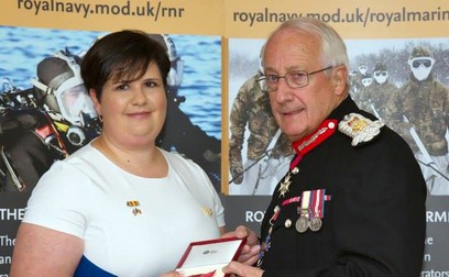 Momentul înmânării medaliei “British Empire Medal”