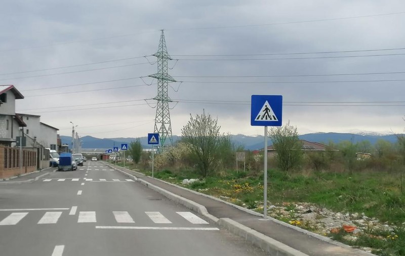 Șase treceri pentru pietoni pe 200 de metri, într-un cartier din Târgu Jiu. Autoritățile locale spun că „așa a fost proiectul”