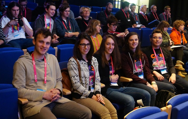 5 elevi români au fost premiați de NASA și MIT