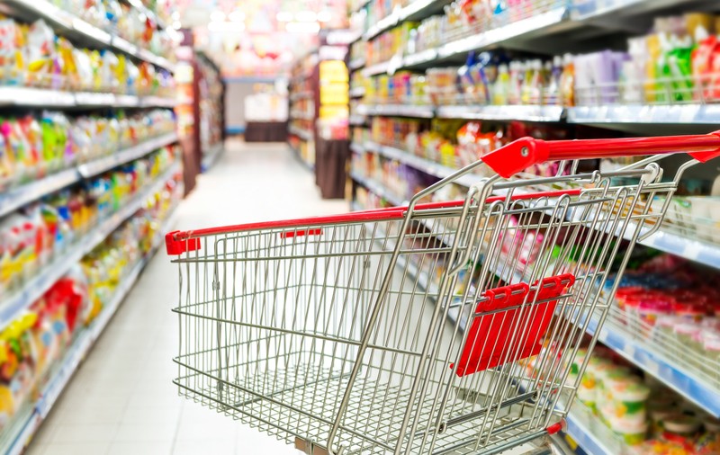 O învățătoare din Vaslui a fost condamnată după ce a fost prinsă furând dintr-un supermarket mâncare pentru pisici și odorizante