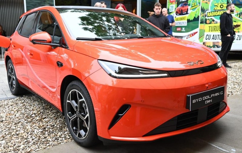 BYD a lansat în România mașina hibrid Dolphin G, cu o autonomie de 1.000 km. Cât costă autoturismul și cât consumă