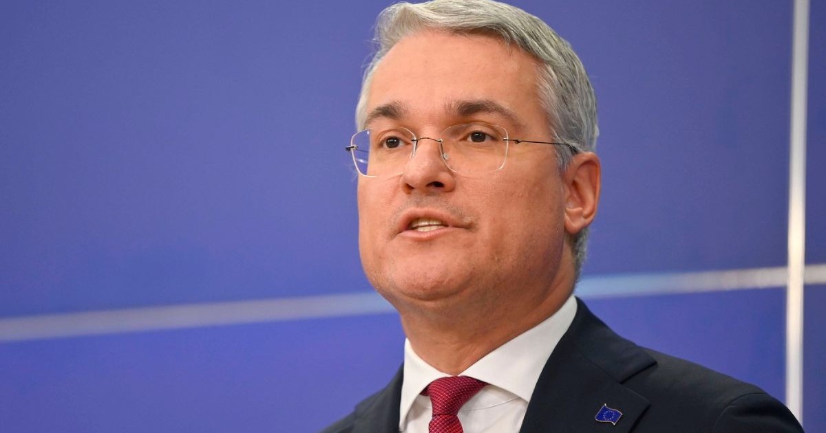 Dragos Pîslaru, prim plan, surprins în timp ce vorbește, 2022