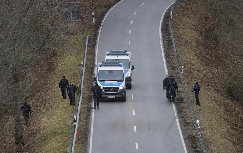 Arestări în Germania, după ce doi polițiști au fost omorâți la un control de rutină. Ce au descoperit autoritățile