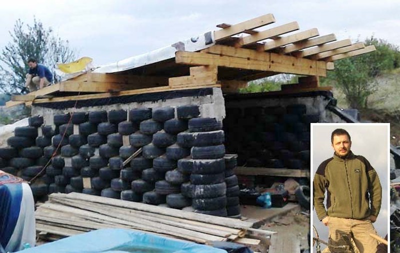 Un orădean și-a ridicat o casă Earthship, cu pereți din 600 de cauciucuri vechi GALERIE FOTO