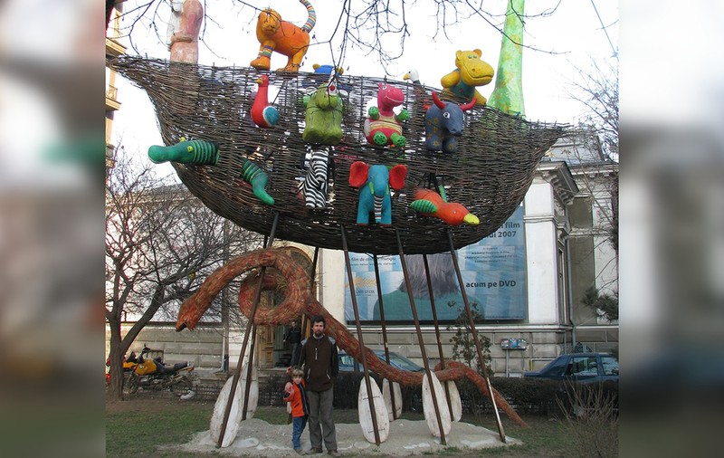 Sculptor obligat de instanță să plătească „taxă de expunere” de 160.000 euro după ce domeniul public pe care se afla o operă a lui a devenit proprietate privată