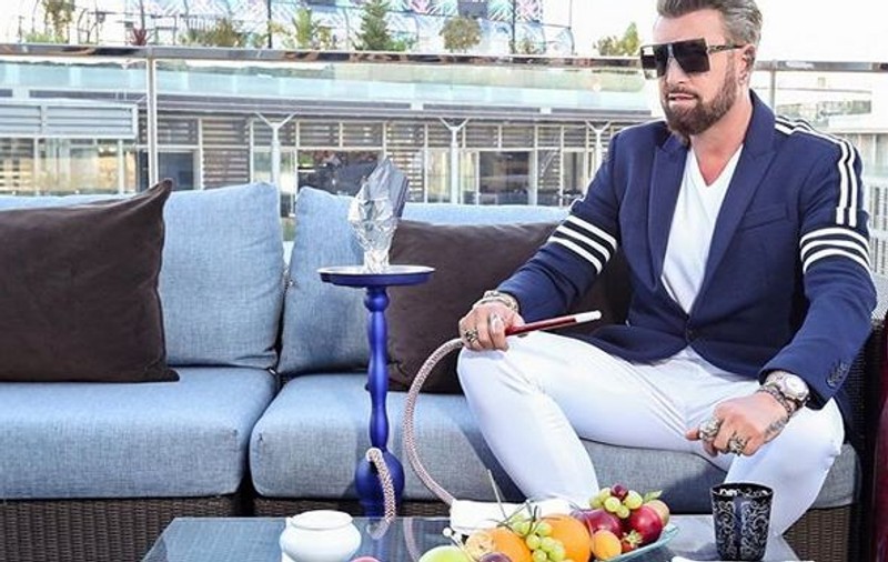 Cătălin Botezatu, distracție de zile mari cu o brunetă super sexy la Untold. Designerul nu s-a uitat la bani | FOTO