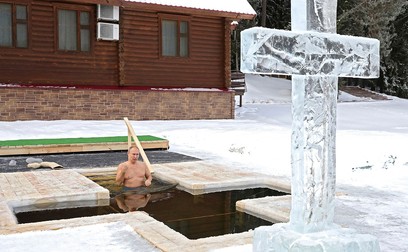 Vladimir Putin, la mănăstirea Joseph-Volokolamsk, în ianuarie 2021, Rusia | Foto: Profimedia