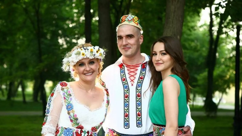 Elena Lasconi la nunta cu Cătălin, în 2012. Le-a fost alături și Oana, fiica Elenei din prima căsnicie.