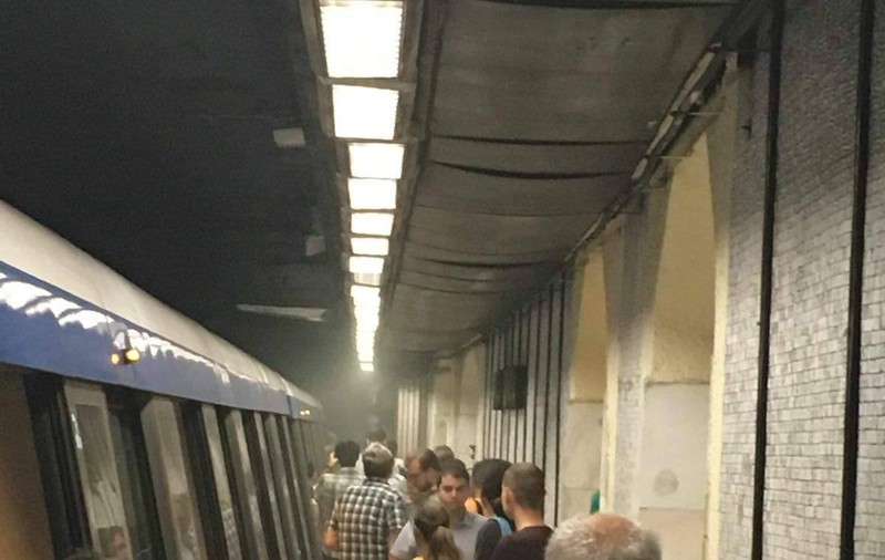Experiment Live: În ce condiţii călătoresc românii, dimineaţa, cu metroul din Bucureşti? / VIDEO
