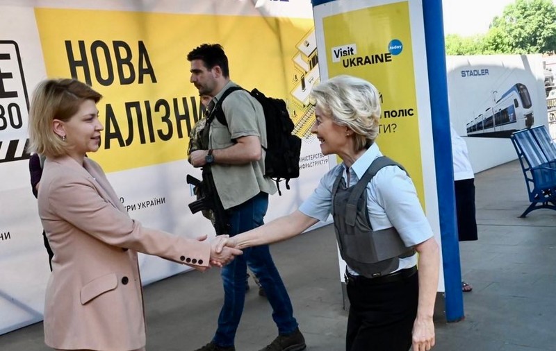 Ursula von der Leyen, din nou la Kiev. Va discuta cu Zelenski despre „calea europeană” a Ucrainei